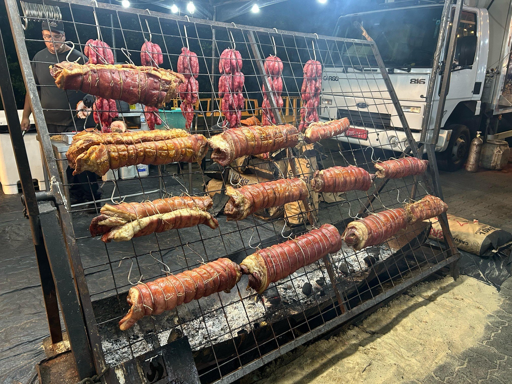 Famílias aproveitam o Torresmofest em Novo Hamburgo; veja a programação do evento