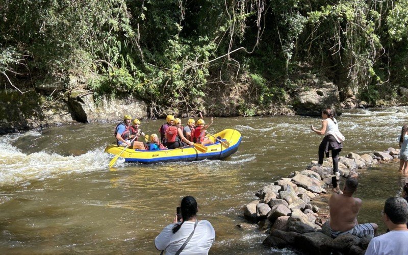 Mais de 240 pessoas com algum tipo de deficiência realizaram rafting durante o Camping Acessível 