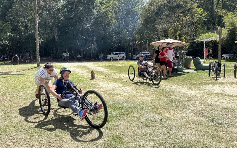 Handbike foi uma das atividades disponíveis aos participantes do Camping Acessível