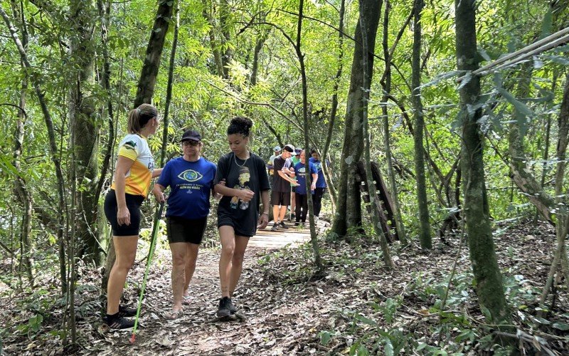 Trilha ecológica adaptada teve a participação de pessoas cegas e cadeirantes