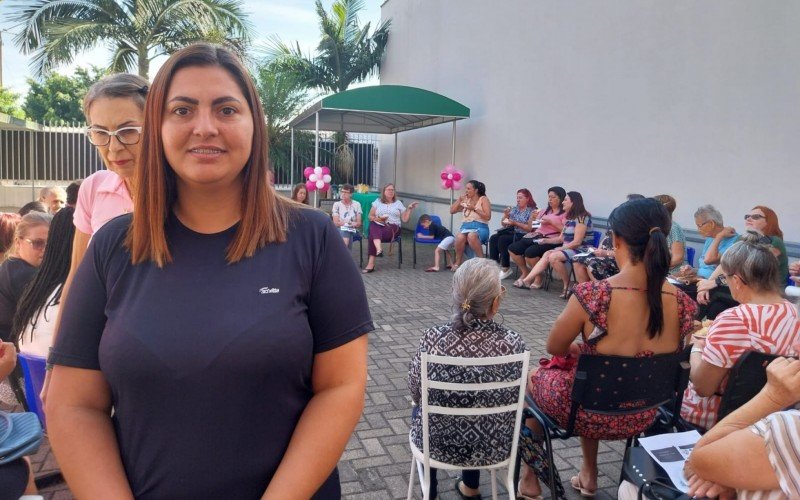  Na unidade Centro, a estudante Lais Figueiredo, 30, assistiu a roda de conversa com relaxamentos e orientações de alimentação, aproveitou para fazer sessão de reiki e ainda foi auxiliar de manicure para fazer unhas de outras mulheres.  | abc+