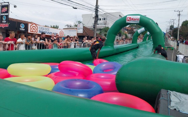 Toboágua gigante em Ivoti para celebrar o Dia Mundial da Água