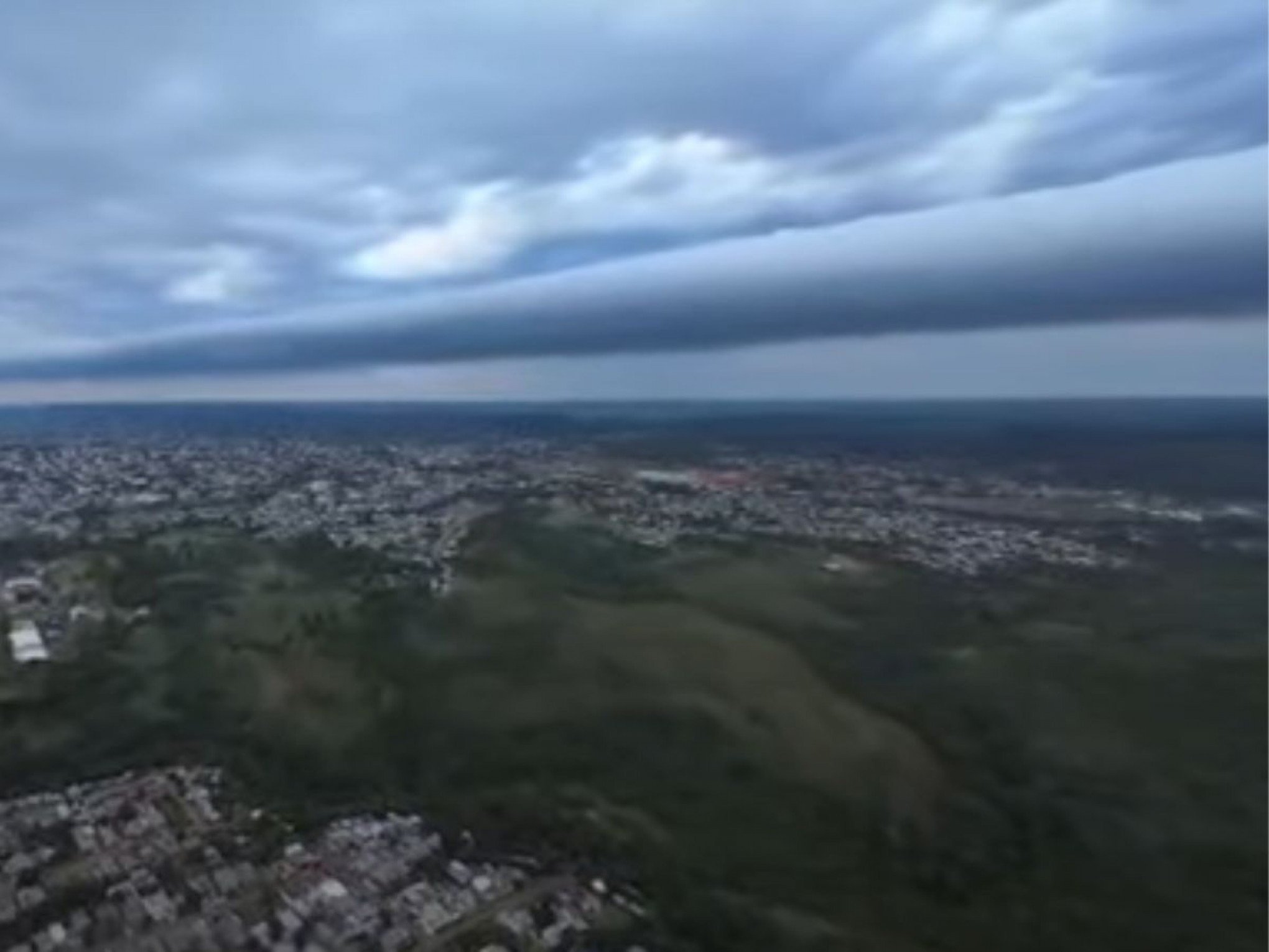 VÍDEO: Nuvem rolo é registrada em cidade do Rio Grande do Sul; entenda o fenômeno