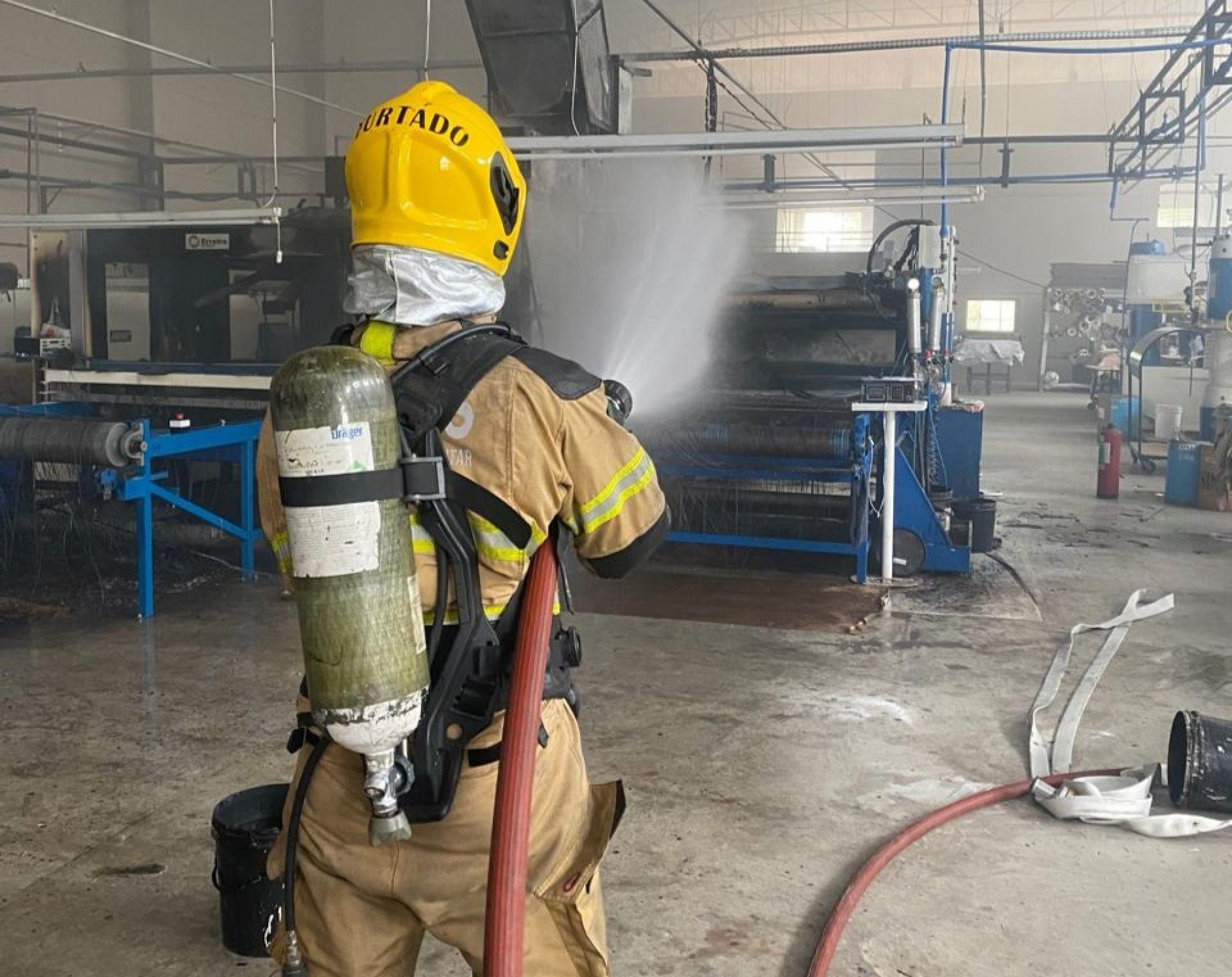 Incêndio atinge fábrica de couros em Estância Velha