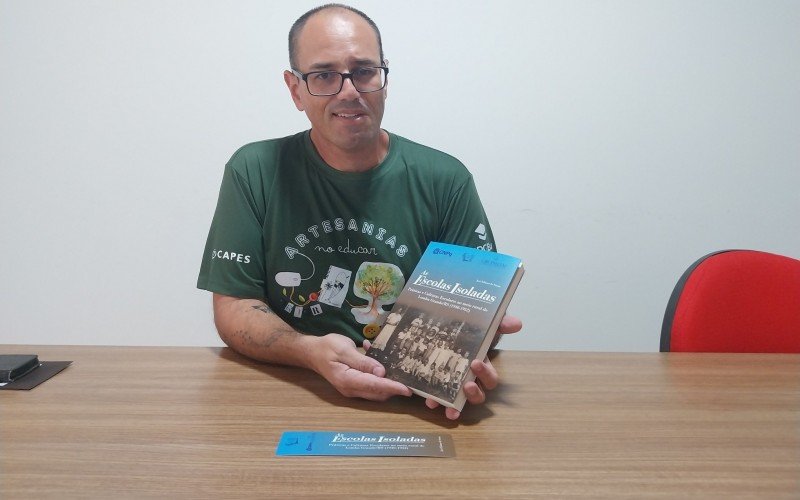 Autor José Edimar de Souza lança livro sobre a história da educação de Novo Hamburgo, com ênfase no bairro Lomba Grande. | abc+