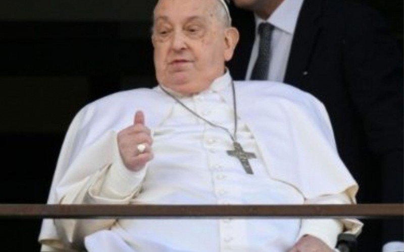 Papa Francisco tem alta e chega ao Vaticano após cinco semanas de internação | abc+