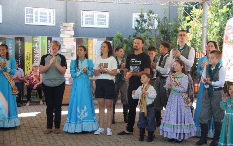 Aniversário de 33 anos de Morro Reuter com música, arte e gastronomia local.