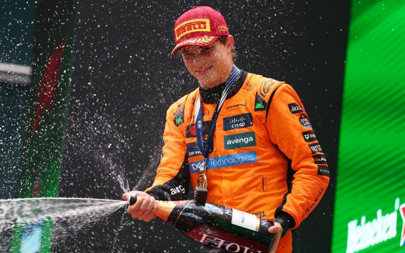 Piastri celebrando a vitória no GP da China | abc+