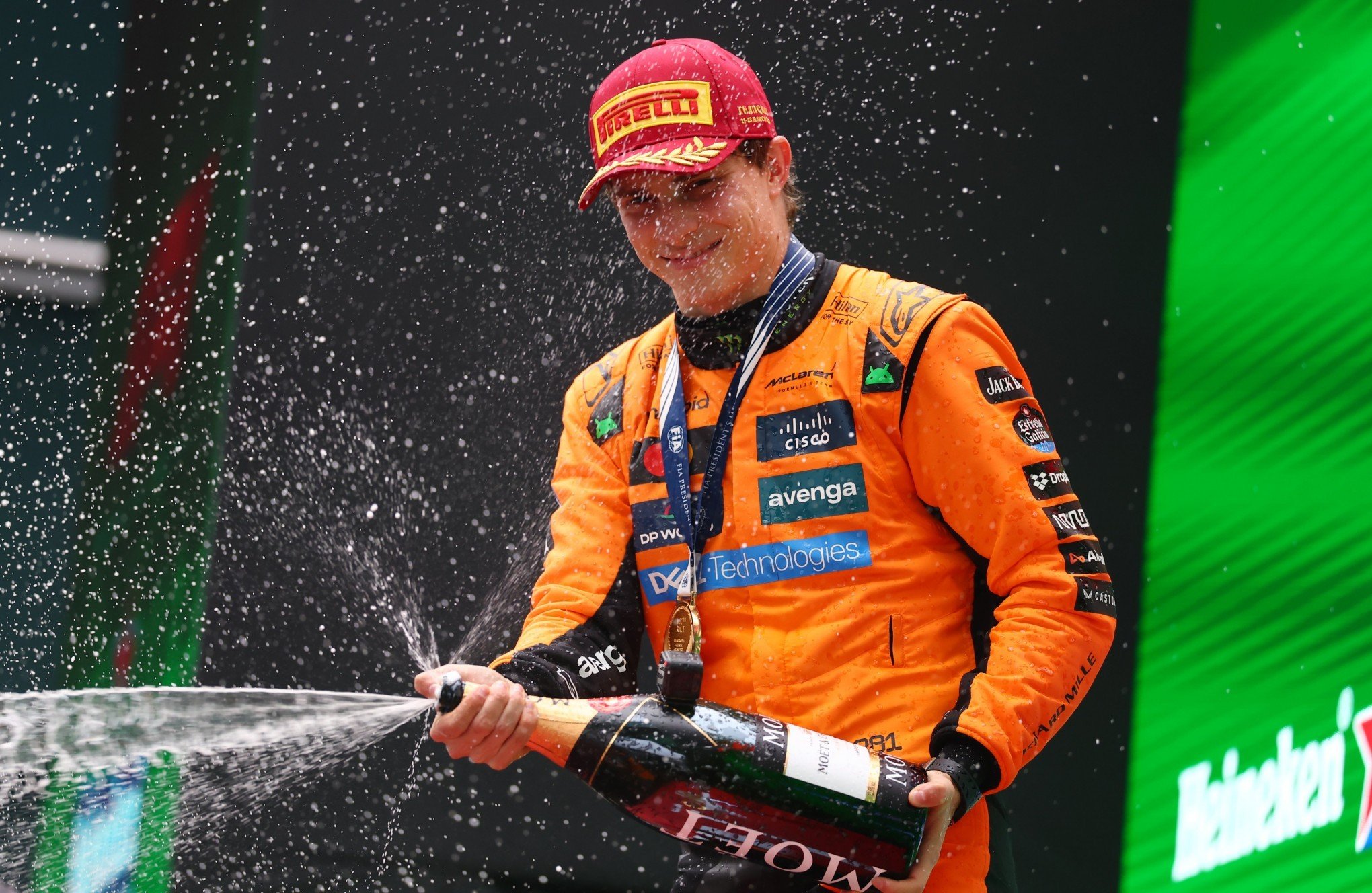 Piastri vence GP da China e Bortoleto termina em 14º; Hamilton e Leclerc são desclassificados