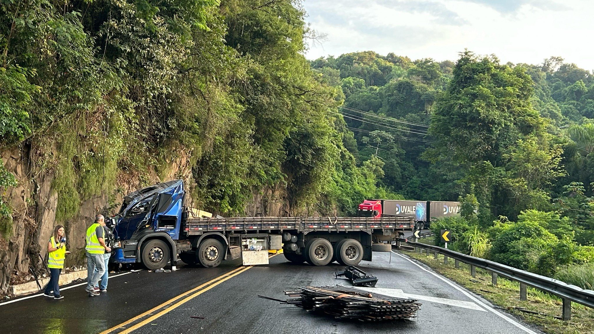BR-116: Veja imagens de trecho com bloqueio total no Vale do Sinos