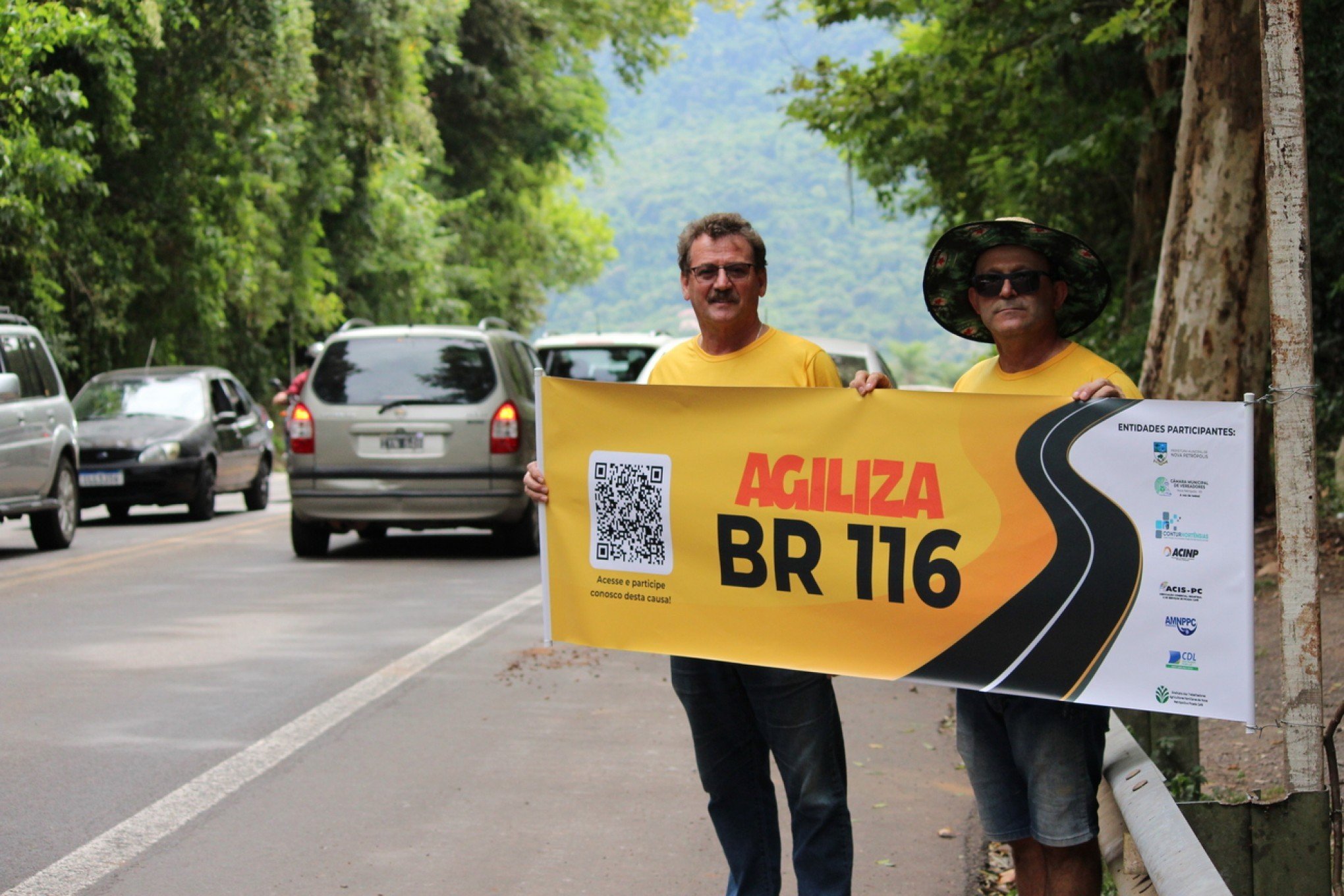 NOVA PETRÓPOLIS: Campanha faz ação na BR-116 e quer apoio popular para agilizar obras