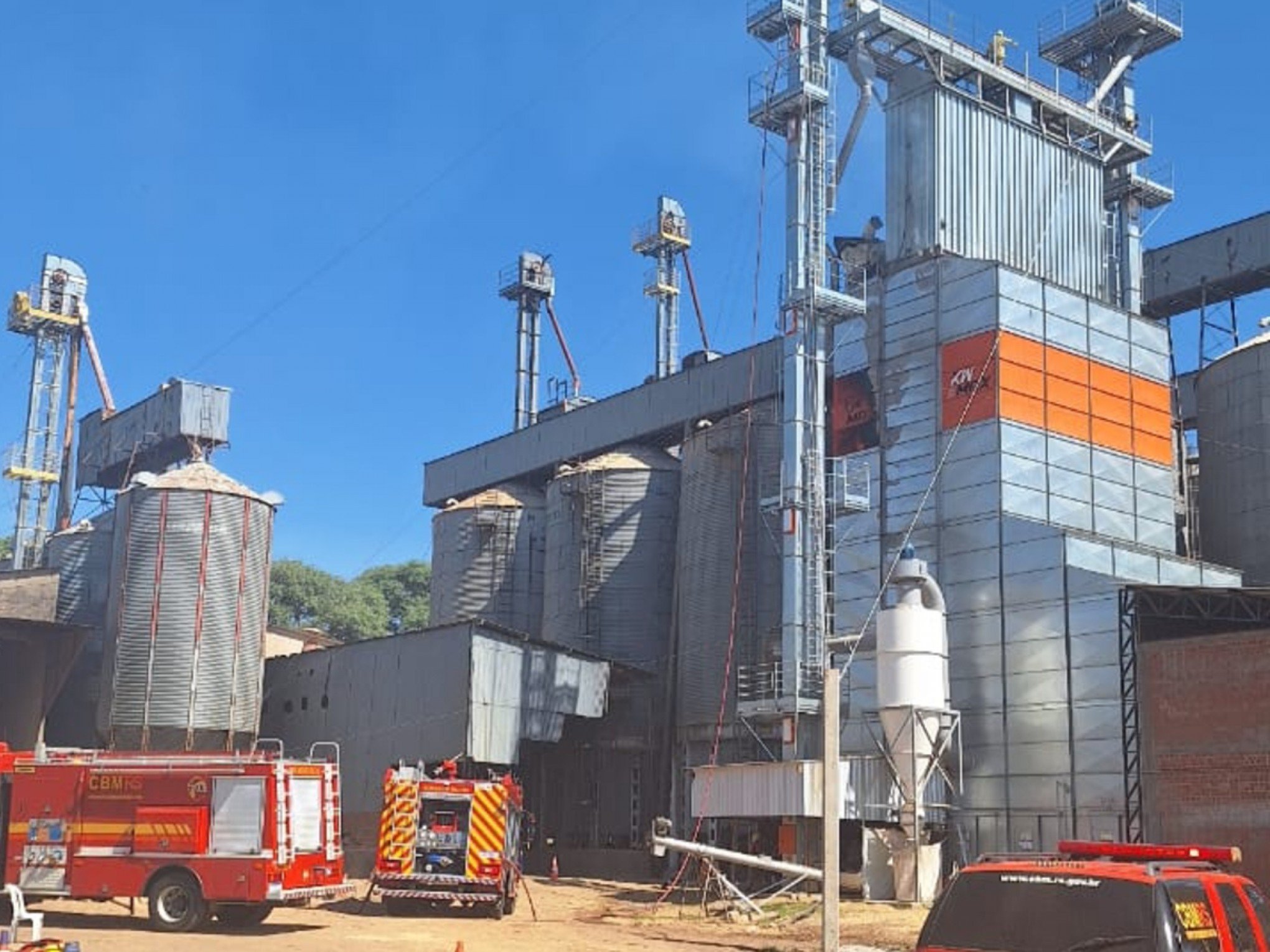Dois funcionários morrem em incêndio em empresa do Rio Grande do Sul; oito pessoas ficaram feridas