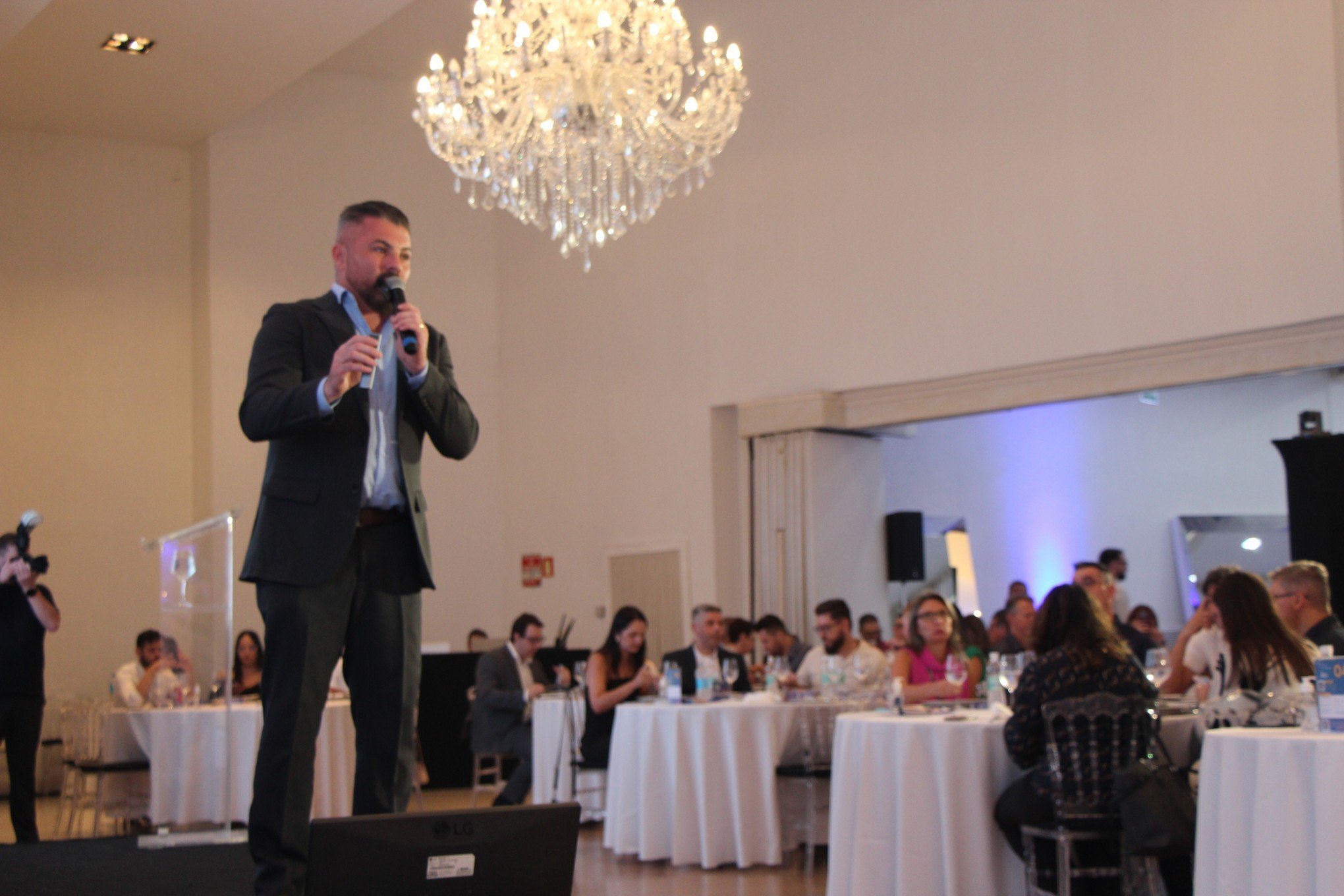 Busca de recursos em Brasília e sem feira do livro em 2025: confira o que o prefeito Gustavo Finck disse em evento da ACI