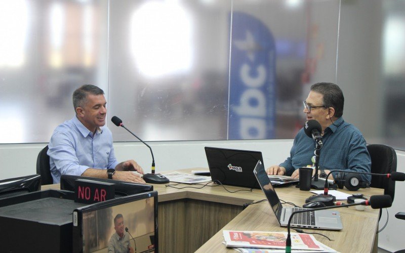 Maneco concedeu entrevista ao NH10 da Rádio ABC