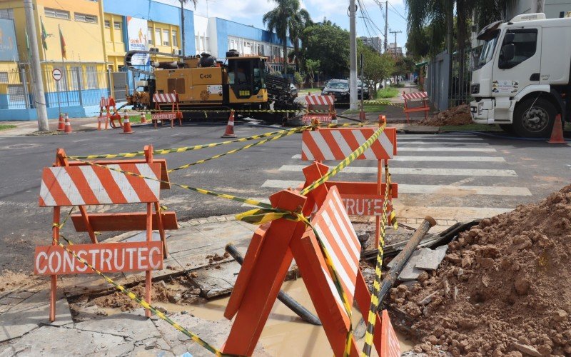 Ontem, ações bloquearam trecho da Rua Bento Gonçalves 