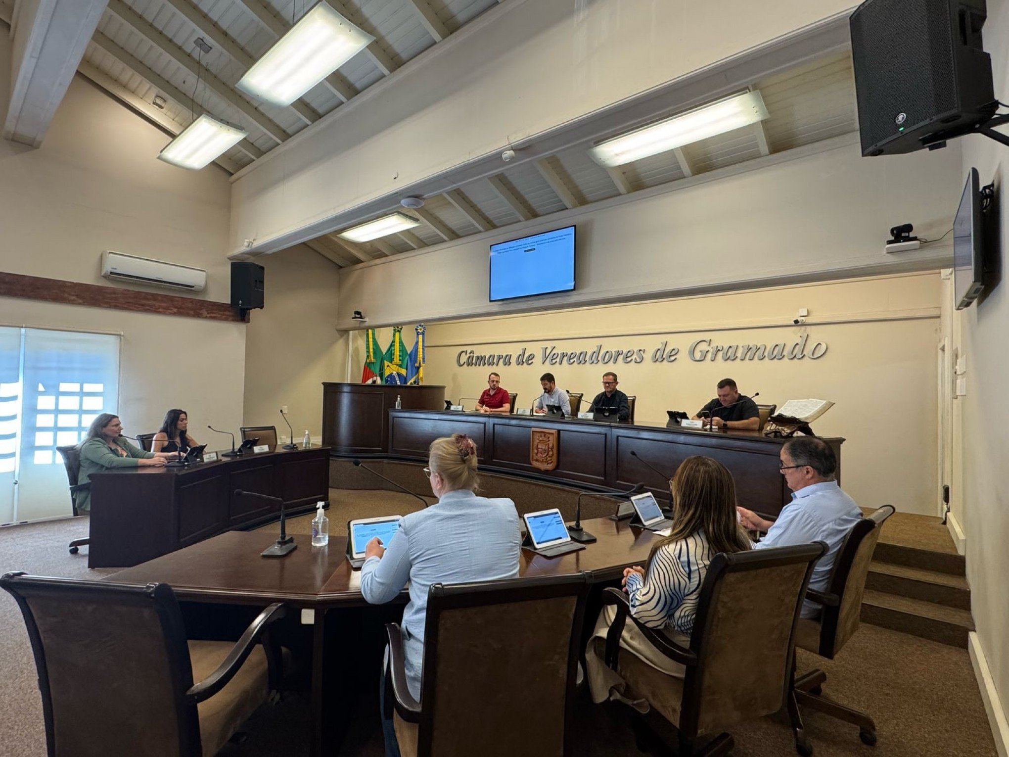 Reajuste salarial de 7% para servidores públicos de Gramado é aprovado pela Câmara