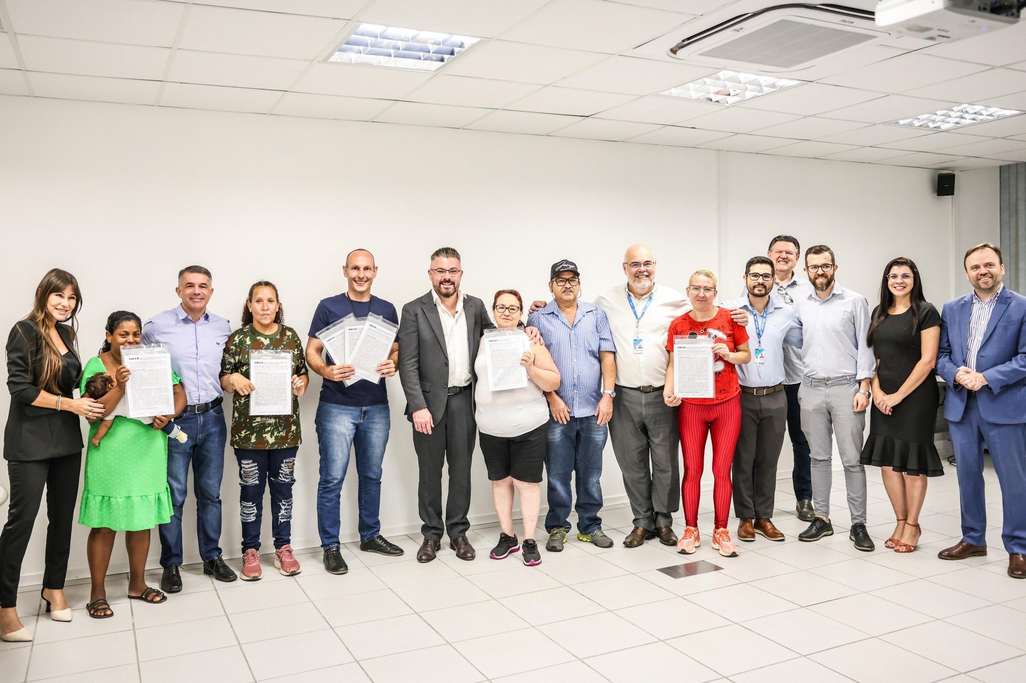 Governo federal entrega mais 10 casas para moradores atingidos pela enchente em Novo Hamburgo