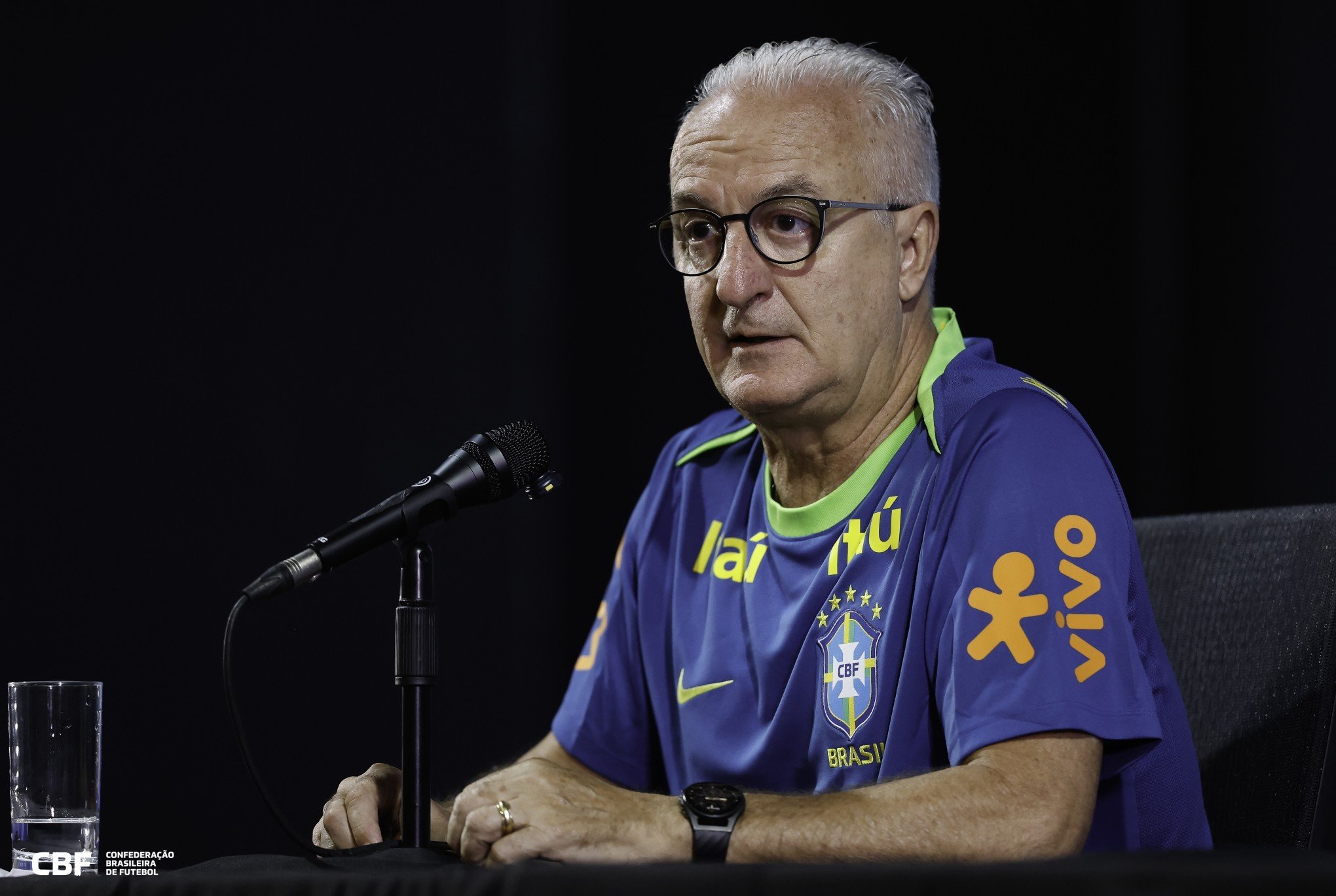 Dorival Júnior não sabe se permanece na seleção brasileira. Segundo o treinador, a permanência é uma situação