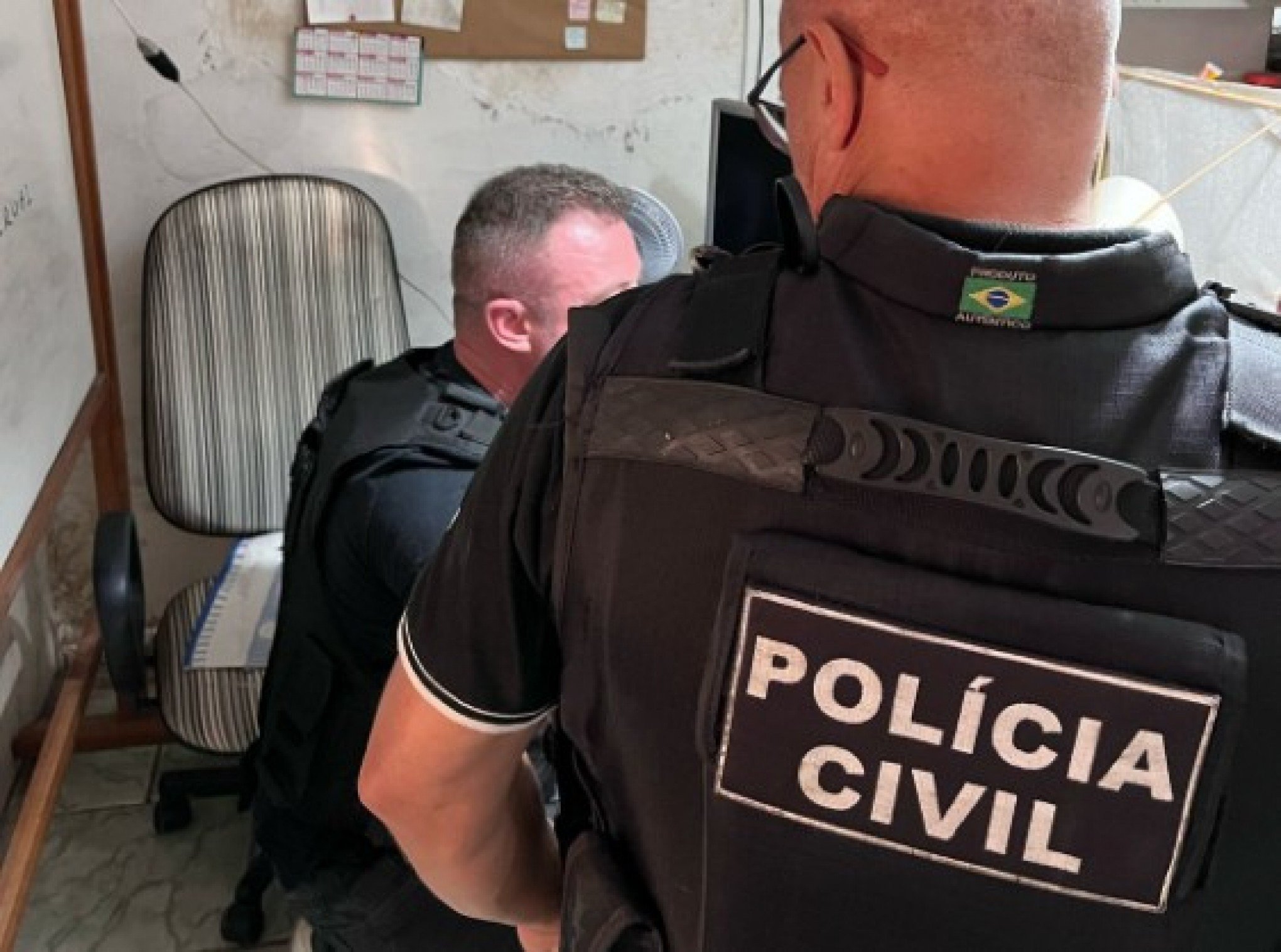 Professor de inglês é preso pela Polícia de Canoas por armazenar arquivos de pedofilia
