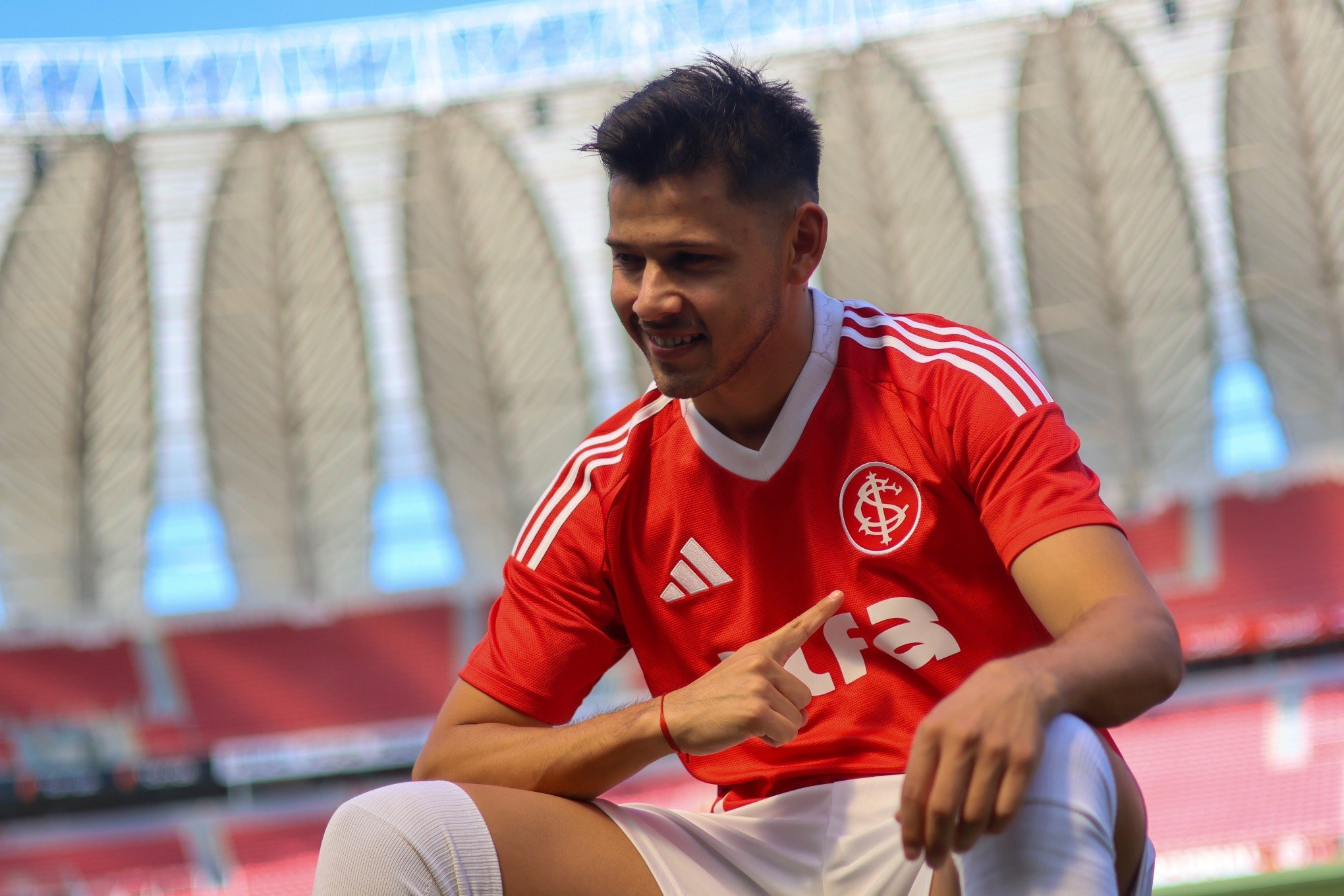 Óscar Romero é apresentado pelo Inter: "Venho para um clube super tradicional"