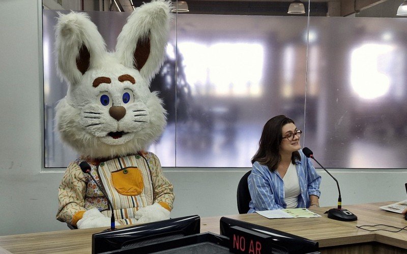Pascolino e Isabela Schommer em entrevista à Rádio ABC 103.3