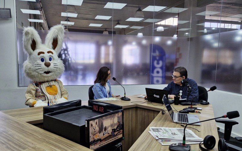 Pascolino e Isabela Schommer em entrevista à Rádio ABC 103.3