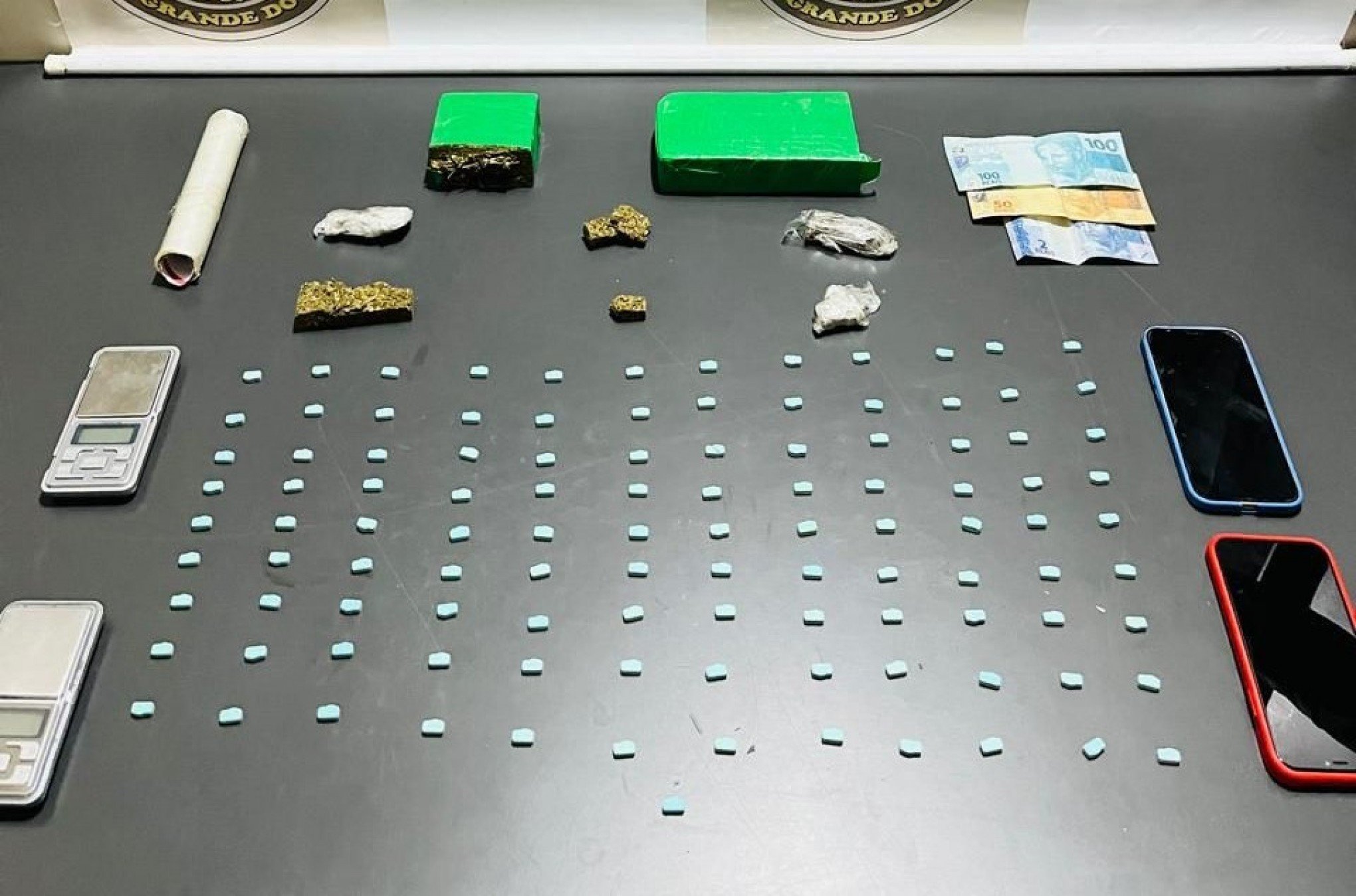 Brigada Militar prende dupla com mais de 100 comprimidos de ecstasy em Canela