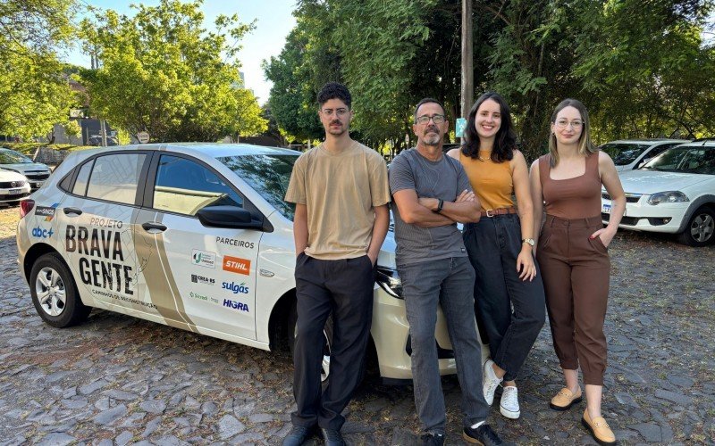 Nícolas, Vandré, Laura e Kassiane: a equipe de produção do documentário "Brava Gente" | abc+