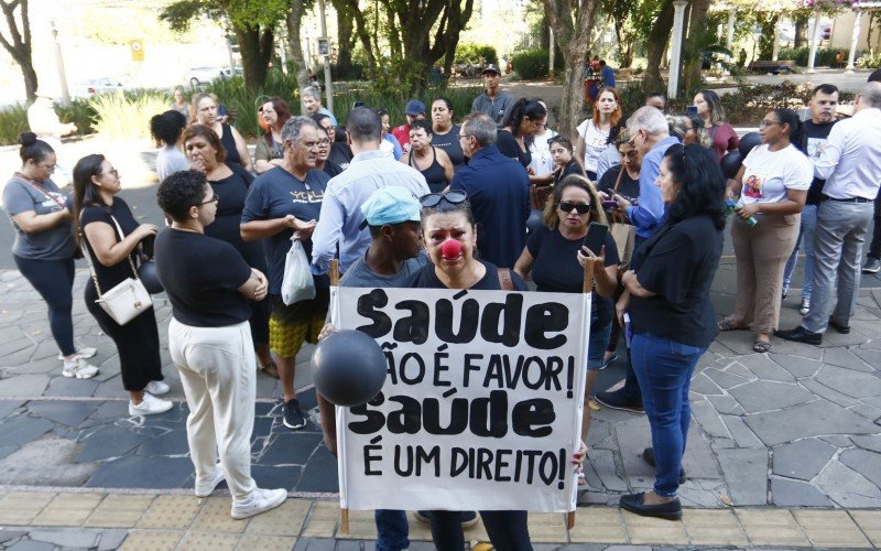 Manifestação, na manhã desta sexta-feira (28), organizada por 