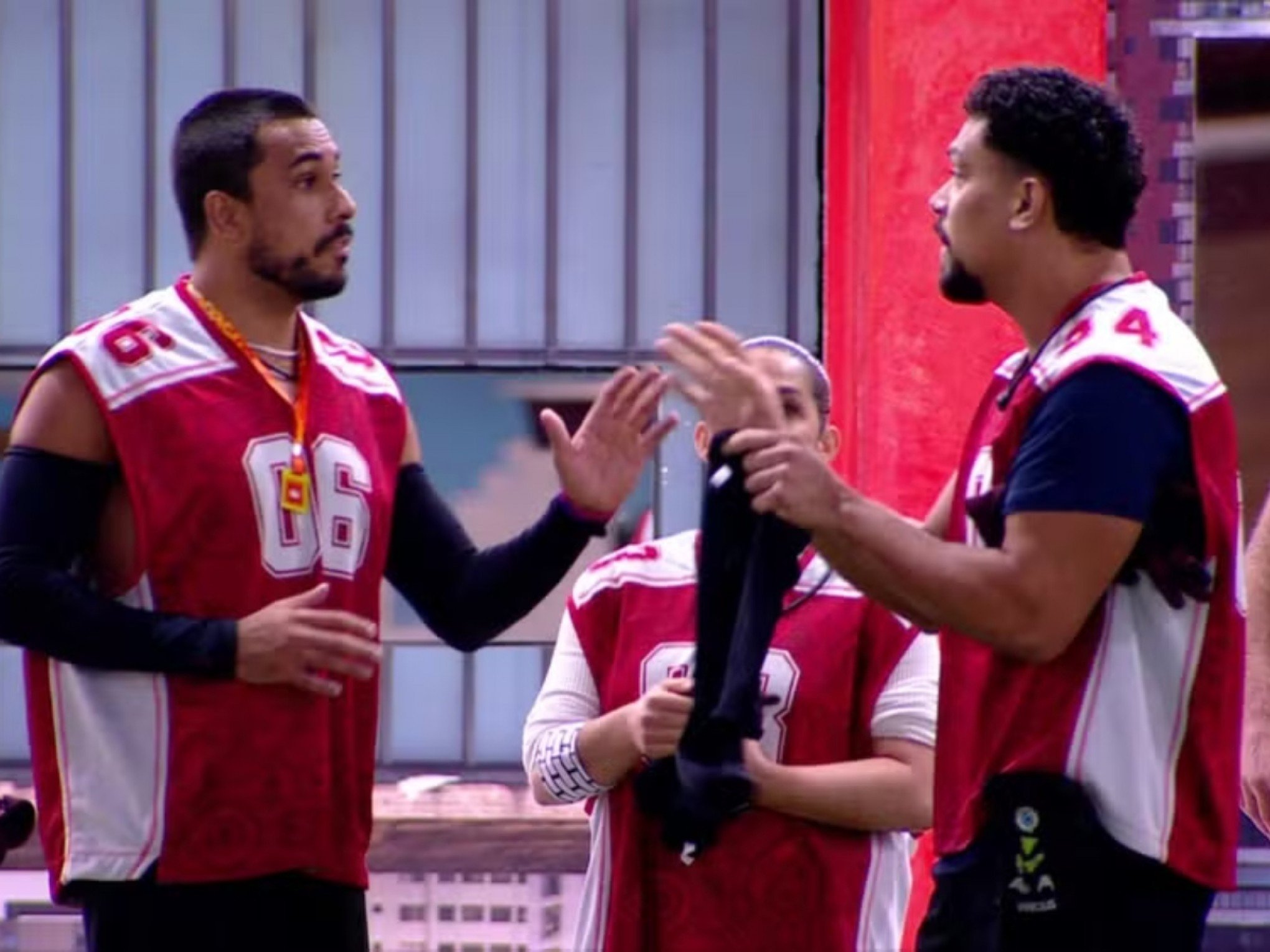 BBB: Prova do líder termina com briga e brother no paredão; saiba quem foi coroado