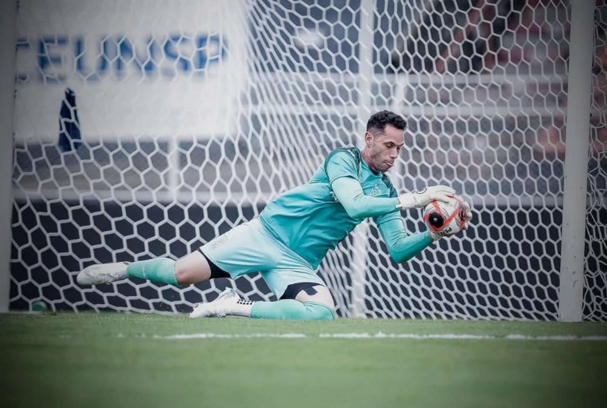 Novo Hamburgo fecha com goleiro Omar, de 35 anos