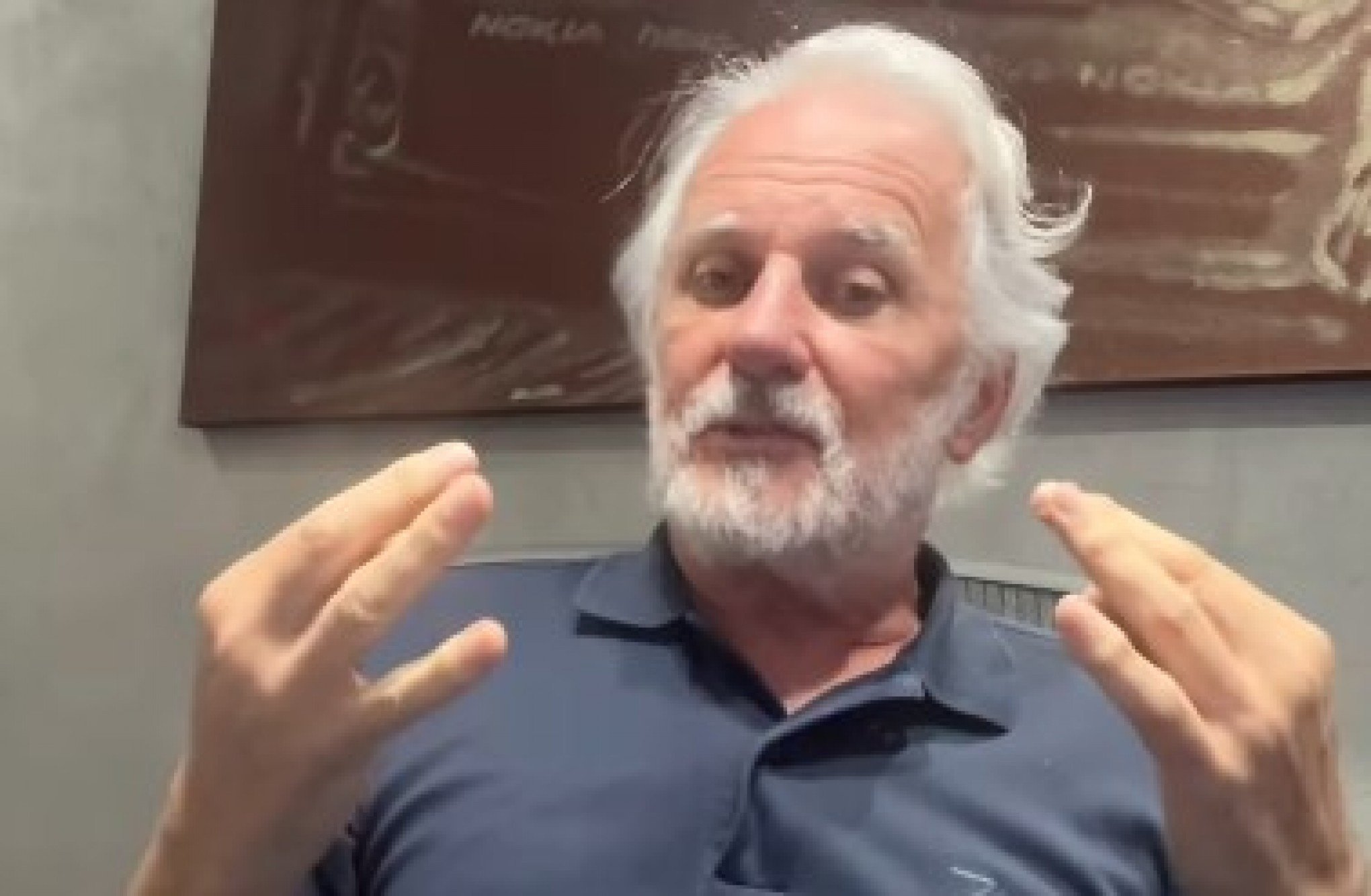 Apresentador Otávio Mesquita se defende das acusações de estupro