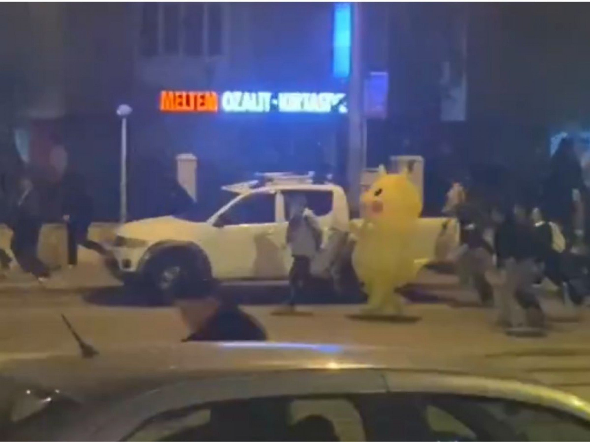 VÍDEO: Pikachu foge de policiais durante protestos na Turquia