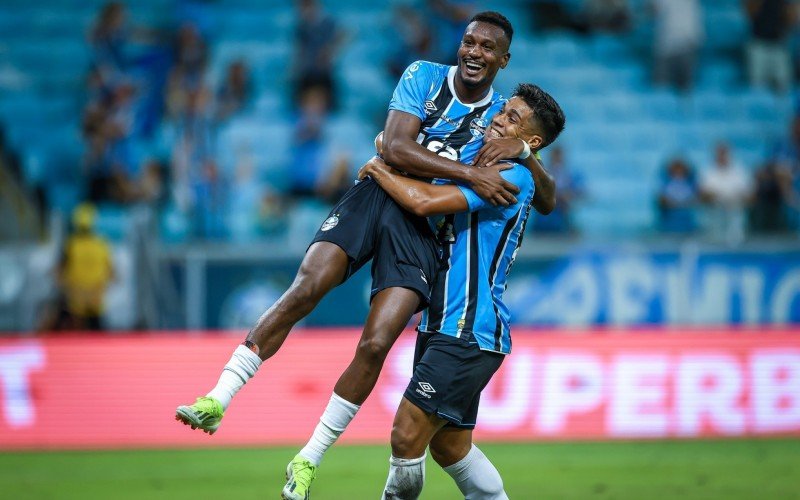 Edenilson e Arezo marcaram os gols da vitória gremista | abc+