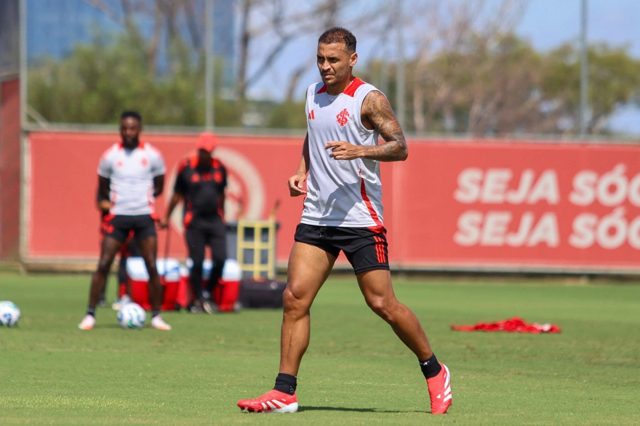 Escalações: Inter estreia no Brasileirão contra o Flamengo em duelo de campeões estaduais