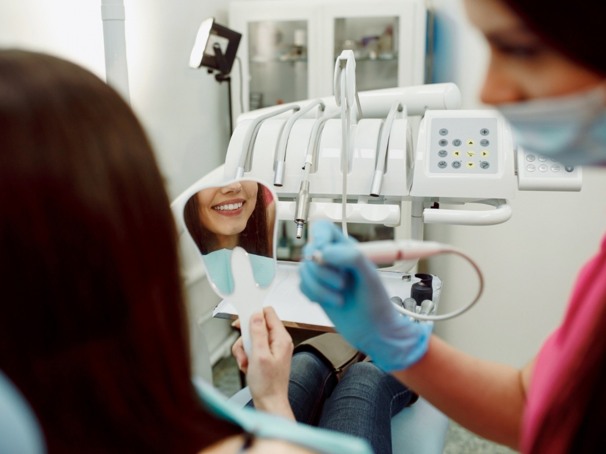 Cuide dos seus dentes: Tratamento com flúor vale a pena? Descubra o que dizem especialistas
