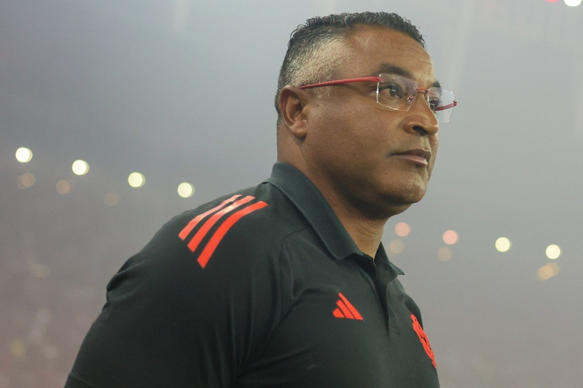 Roger Machado valoriza empate na estreia e defende técnicos brasileiros