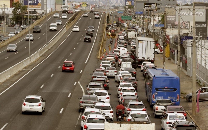 Setores da indústria e transporte são os que mais contribuem para a emissão de gás carbônico