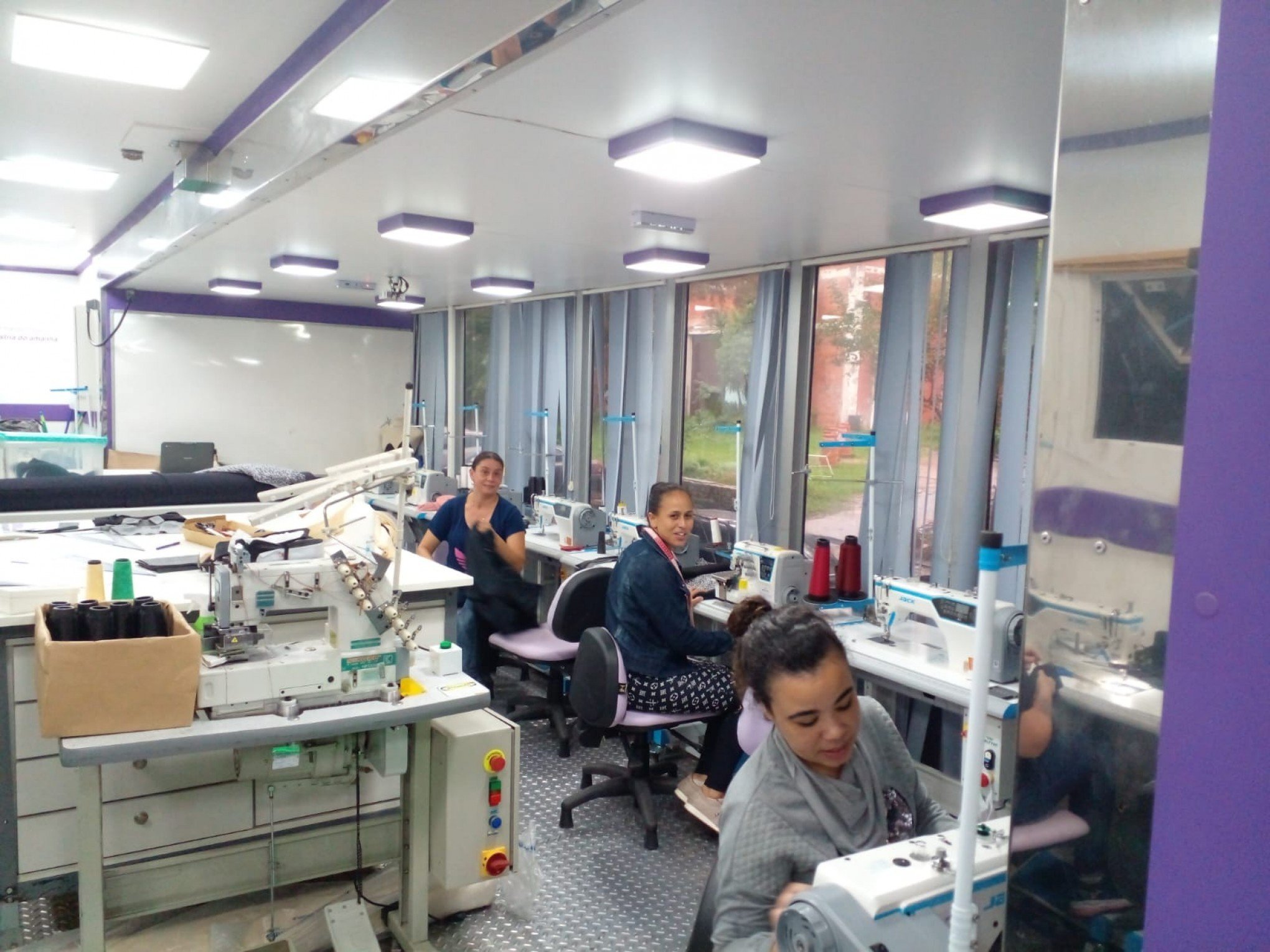 Região vai receber curso gratuito de costura industrial; conheça projeto e saiba como participar