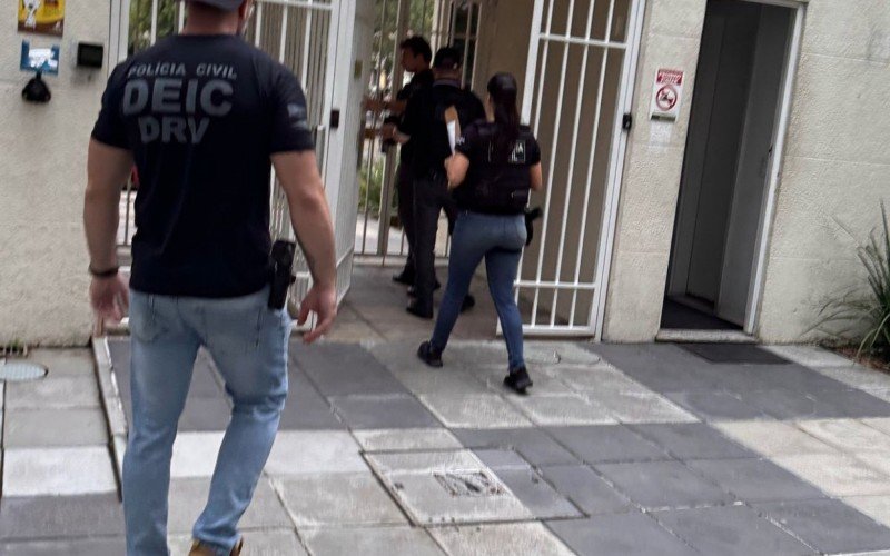 Policiais cumpriram mandados de busca e apreensão em São Leopoldo, Sapucaia do Sul e Porto Alegre | abc+