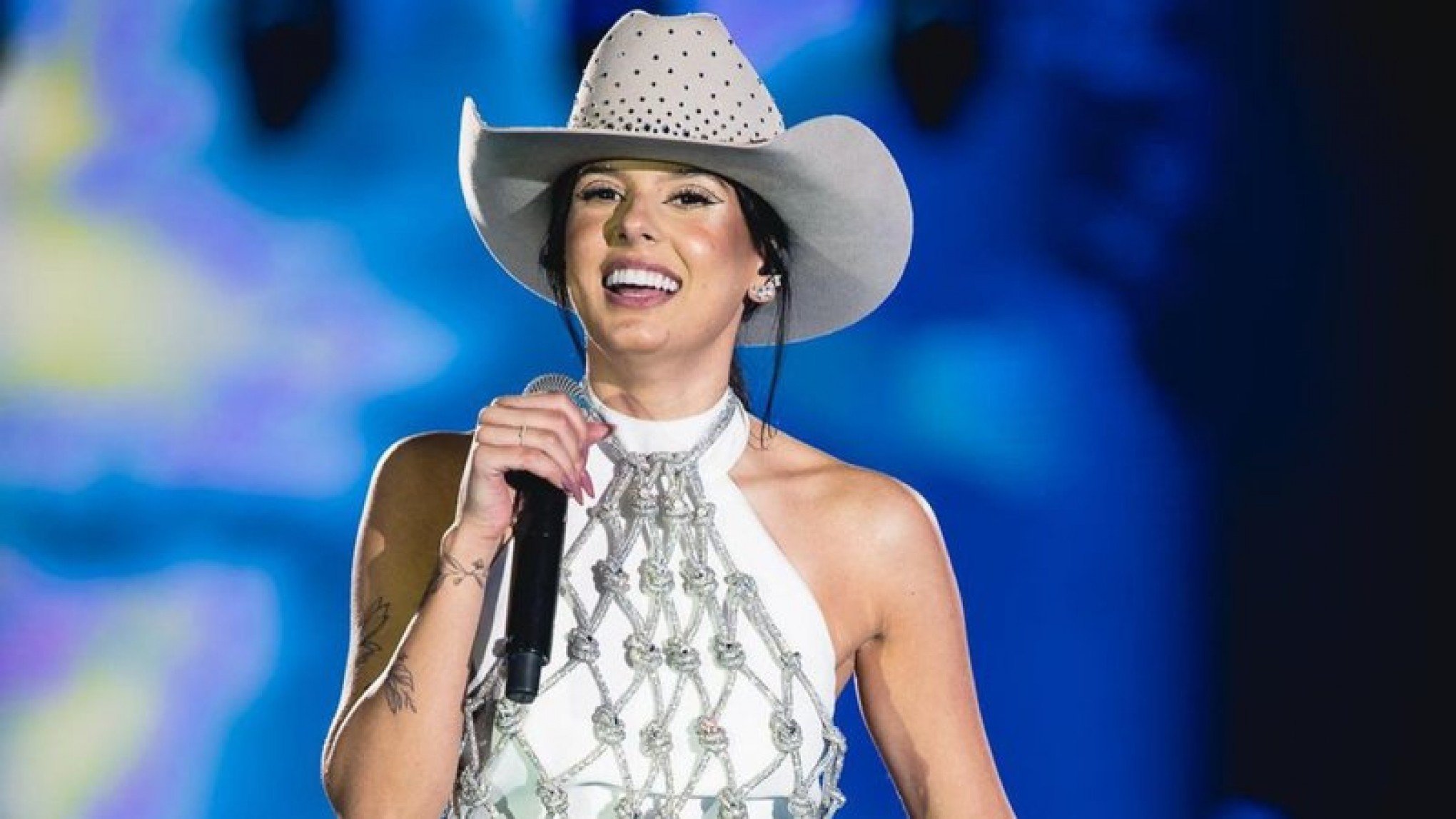 Ana Castela revela que usa cola para disfarçar orelhas "de abano": "Não pedi para nascer assim"