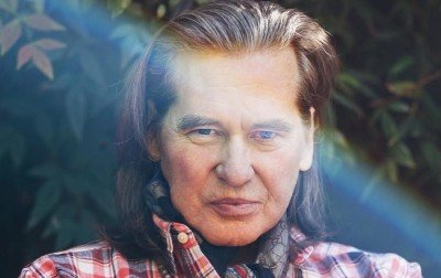 Entenda como a doença que vitimou Val Kilmer pode se tornar grave