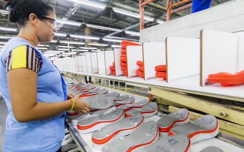 Empregos no setor calçadista seguem em alta | abc+