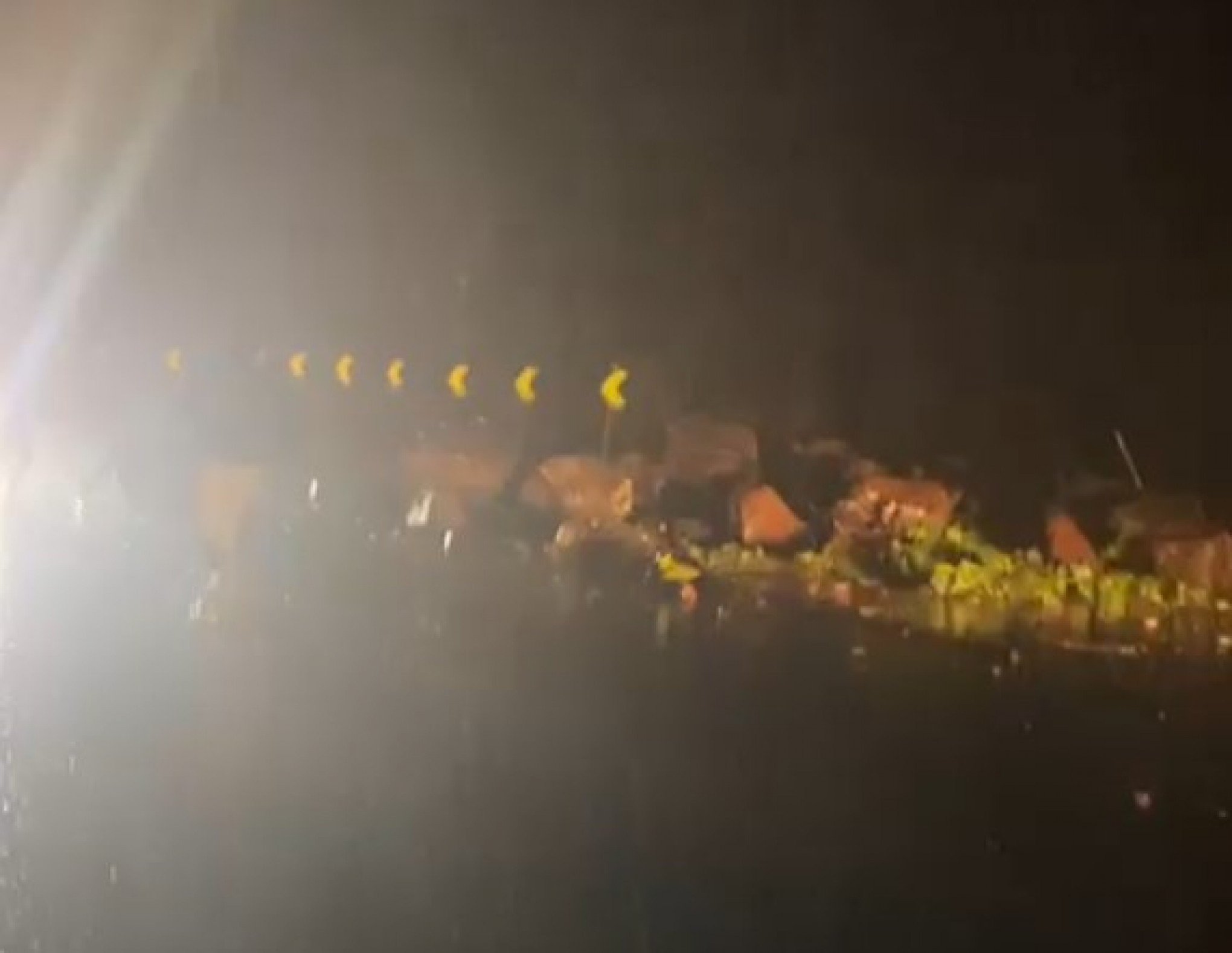 RS-115: Queda de barreira altera fluxo de veículos em trecho da rodovia na Serra