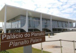 Planalto instala grades para chegada de manifestantes comandados por Nikolas Ferreira