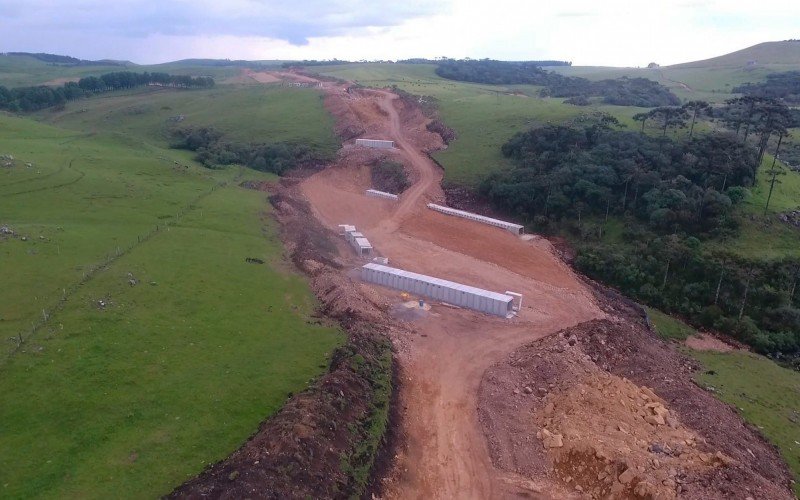 Construção de galeria e passagens de fauna subterrâneas previnem acidentes em rodovias federais  | abc+