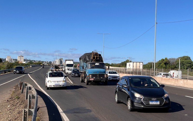 Motoristas que transitam pela ponte nova enfrentam problemas para acessar eixo central da BR-116 no sentido São Leopoldo-Novo Hamburgo | abc+