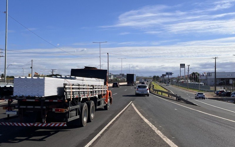 Motoristas que transitam pela ponte nova enfrentam problemas para acessar eixo central da BR-116 no sentido São Leopoldo-Novo Hamburgo