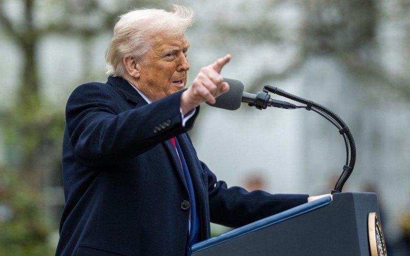 Trump durante anúncio do tarifaço | abc+