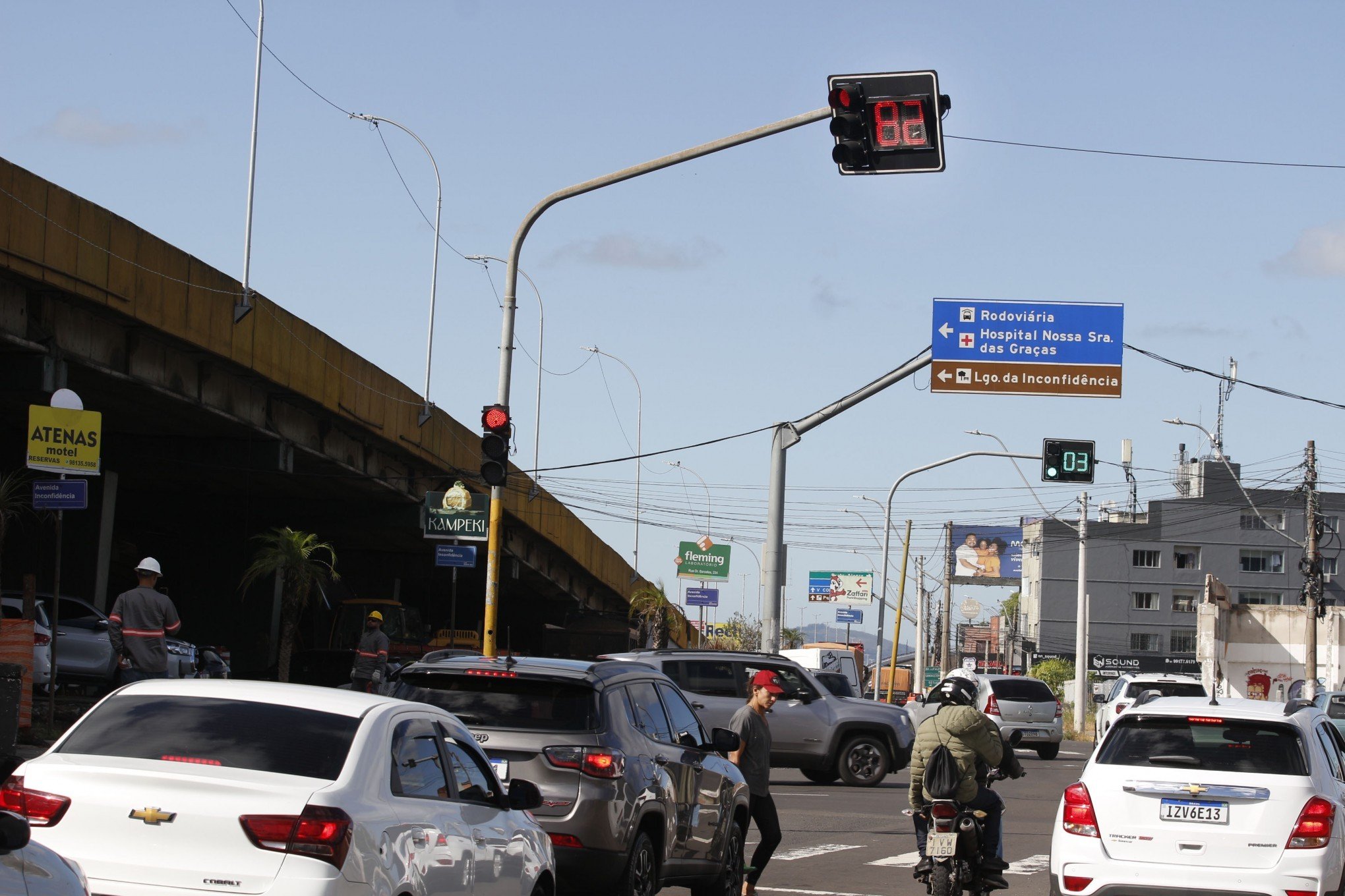Semáforos voltam a funcionar no entorno do viaduto da Metrovel, em Canoas